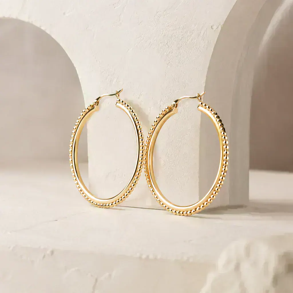 Aros dorados minimalistas